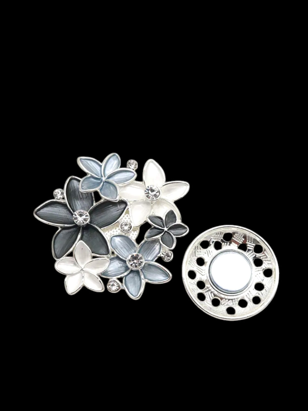Broche aimantée "fleurs grises et blanches"