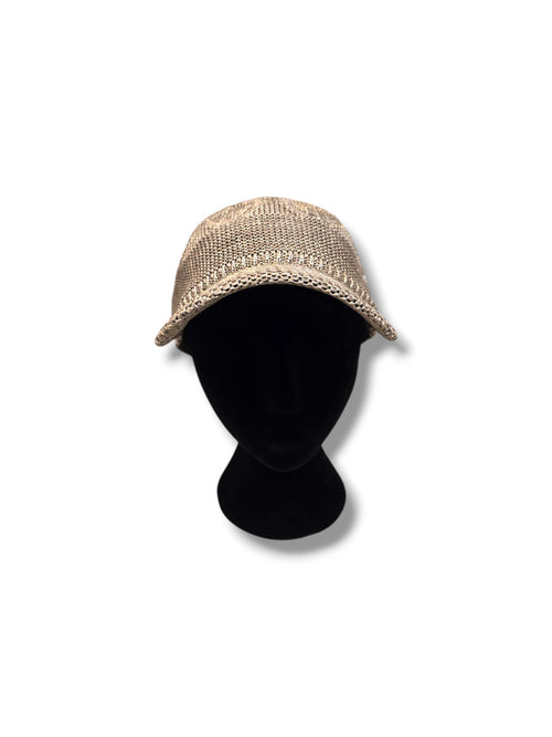 Casquette Taupe en Dentelle Rigide – Élégance & Originalité