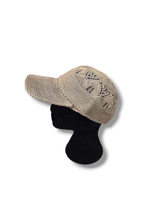 Casquette Taupe en Dentelle Rigide – Élégance & Originalité