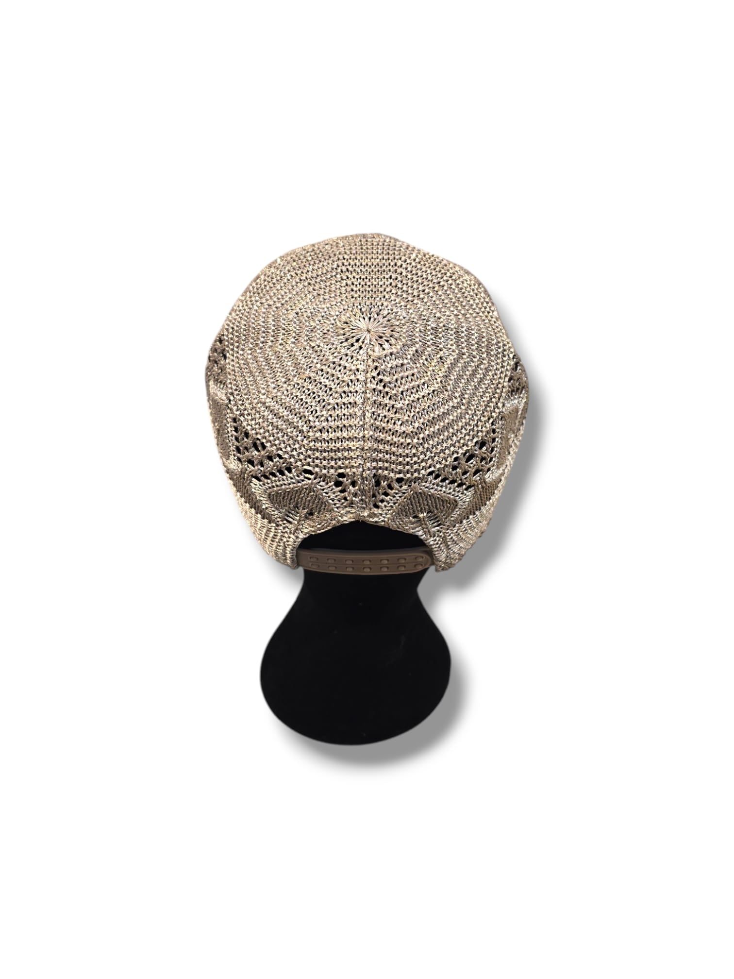 Casquette Taupe en Dentelle Rigide – Élégance & Originalité
