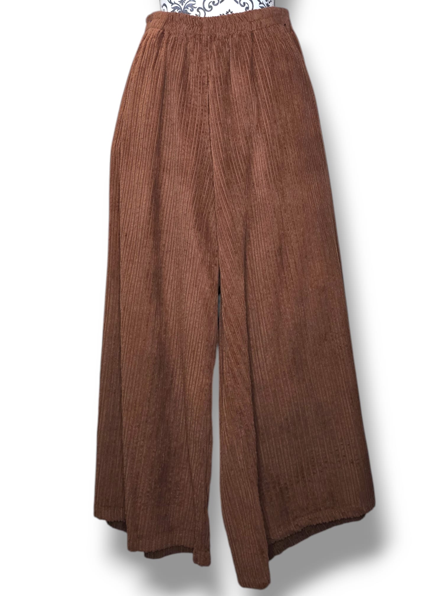 Pantalon marron en coton côtelé grosses côtes
