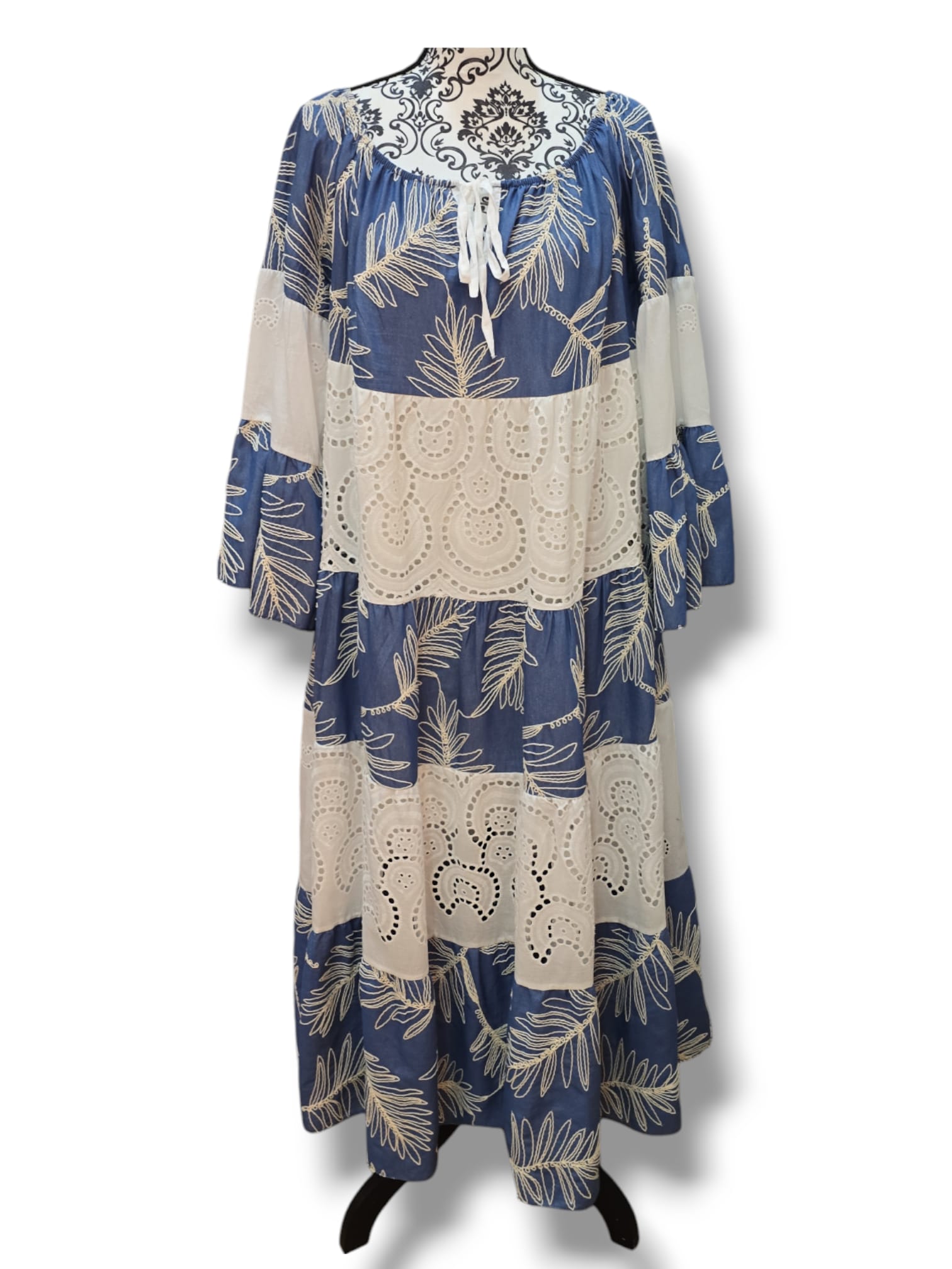 Robe longue à imprimé feuillage et dentelle