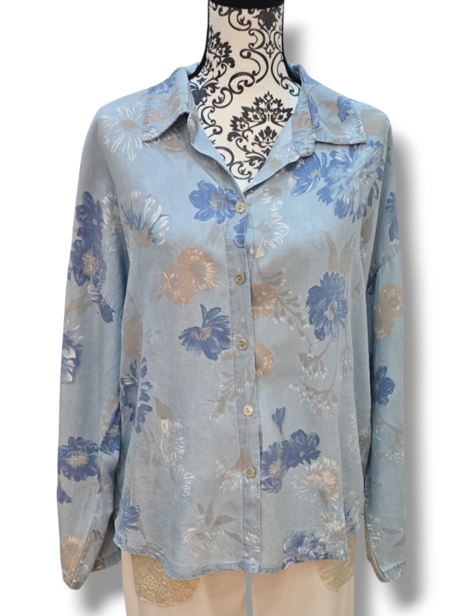 Chemisier en coton à motifs fleuris – Douceur et élégance